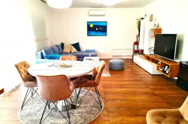 MODERNA GRADNJA - PREDIVNI PENTHOUSE SA GARAŽOM, Crikvenica, Διαμέρισμα