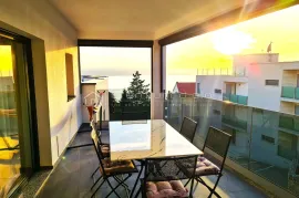 MODERNA GRADNJA - PREDIVNI PENTHOUSE SA GARAŽOM, Crikvenica, Διαμέρισμα