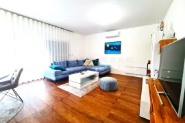 MODERNA GRADNJA - PREDIVNI PENTHOUSE SA GARAŽOM, Crikvenica, Διαμέρισμα