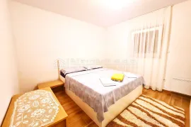 PREDIVNI PENTHOUSE SA GARAŽOM I ZASEBNIM APARTMANOM, Crikvenica, Daire