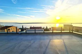 PREDIVNI PENTHOUSE SA GARAŽOM I ZASEBNIM APARTMANOM, Crikvenica, Daire