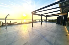 PREDIVNI PENTHOUSE SA GARAŽOM I ZASEBNIM APARTMANOM, Crikvenica, Daire