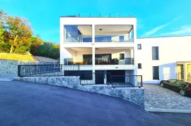 PREDIVNI PENTHOUSE SA GARAŽOM I ZASEBNIM APARTMANOM, Crikvenica, Stan