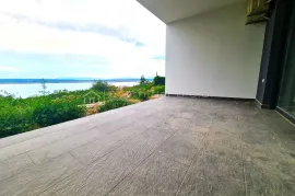 NOVOGRADNJA SA OKUĆNICOM I PANORAMSKIM POGLEDOM, Crikvenica, Appartement