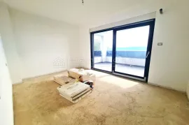 NOVOGRADNJA SA OKUĆNICOM I PANORAMSKIM POGLEDOM, Crikvenica, Appartement