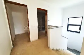 NOVOGRADNJA SA OKUĆNICOM I PANORAMSKIM POGLEDOM, Crikvenica, Appartement