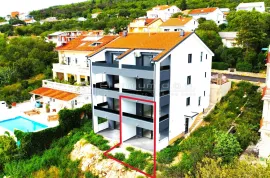 NOVOGRADNJA SA OKUĆNICOM I PANORAMSKIM POGLEDOM, Crikvenica, Appartement