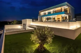 MODERNA LUKSUZNA VILA NA VRHUNSKOJ LOKACIJI!, Crikvenica, Maison