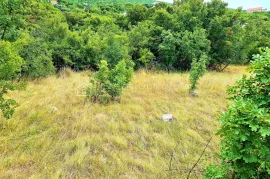 TEREN SA GRAĐEVINSKOM DOZVOLOM UDALJEN SAMO 500m OD MORA, Novi Vinodolski, Land