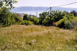 TEREN SA GRAĐEVINSKOM DOZVOLOM UDALJEN SAMO 500m OD MORA, Novi Vinodolski, Land