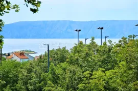 TEREN SA GRAĐEVINSKOM DOZVOLOM UDALJEN SAMO 500m OD MORA, Novi Vinodolski, Land