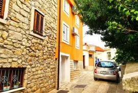 STROGI CENTAR - SPREMNO ZA KORIŠTENJE ODNOSNO TURIZAM, Crikvenica, بيت