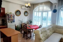 Veli Vrh, Pula - stan s tri spavaće sobe i balkonom, Pula, Appartement