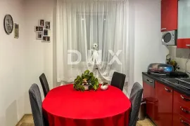 DELNICE, CENTAR-Kuća s dva apartmana i garažom, Delnice, House