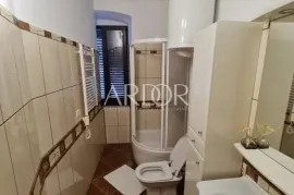 Lošinj, kuća u centru prvi red do mora, Mali Lošinj, Casa