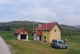 Debelo Brdo - vrlo lijepa kuća 92m2 + garaža!! Prilika!, Gospić - Okolica, Famiglia