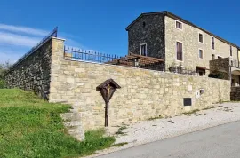 Kuća s čarobnim  pogledom na more u okolici Buja, Buje, Maison