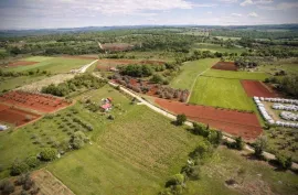 Građevinsko zemljište sa projektom za gradnju 4 urbane vile samo 2 km od mora, Poreč, Land