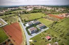 Građevinsko zemljište sa projektom za gradnju 4 urbane vile samo 2 km od mora, Poreč, Land