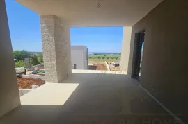 Top Neubau Villa in schöner Lage mit Pool, Kaštelir-Labinci, Σπίτι