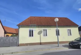 Kuća PRODAJA Centar + garaža i dvorište!, Varaždin, Haus