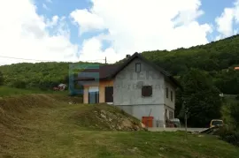 Kuća prodaja KALNIK s 24000 m2 zemljišta, Kalnik, Σπίτι