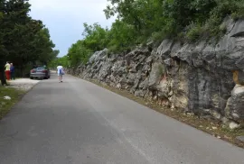 CRIKVENICA - KAČJAK - građevinski teren (4000m2) 1. RED DO MORA za boutique hotel / hotel / stambenu zgradu – stanove / poslovno- stambenu zgradu / apartmane / kuću za iznajmljivanje sa bazenom, Crikvenica, Terra