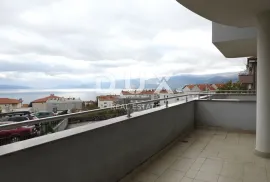 SRDOČI- stan 140m2 DB+3S s panoramskim pogledom na more + okućnica 175m2 za najam, Rijeka, Daire