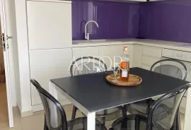 Njivice, apartman sa bazenom, Omišalj, Stan