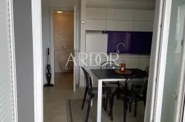 Njivice, apartman sa bazenom, Omišalj, Stan