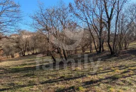 ATRAKTIVNO GRAĐEVINSKO ZEMLJIŠTE NA MIRNOJ LOKACIJI, Svetvinčenat, Land