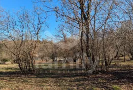 ATRAKTIVNO GRAĐEVINSKO ZEMLJIŠTE NA MIRNOJ LOKACIJI, Svetvinčenat, Land