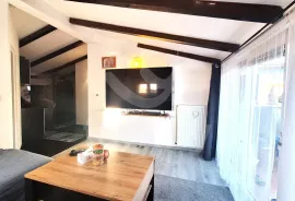 NAMJEŠTEN STAN SA MOGUĆNOŠĆU NADOGRADNJE, Pula, Appartement