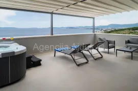 Split - Donja Podstrana nova vila - pogled na more 320 m2, Podstrana, Дом