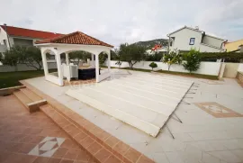 Tribunj apartmanska kuća 548 m2 - TOP PONUDA, Vodice, Дом