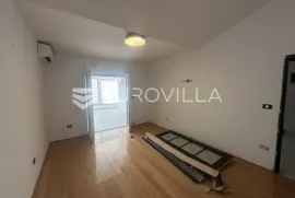 Pula,  Veruda, moderan trosoban stan NKP 95 m2 na idealnoj lokaciji, Pula, Apartamento