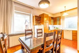 Zagreb, Gračani, prekrasna kuća 270 m2 na odličnoj lokaciji, 2 GPM, Zagreb, Famiglia