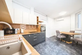 Zagreb, Bauerova, novouređen trosoban stan, PRVI NAJAM, 77 m2, Zagreb, Appartement