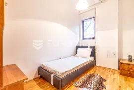 Zagreb, Kustošija, trosoban stan u prizemlju s parkirnim mjestom, Zagreb, Appartement