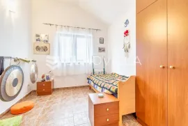 Zagreb, Jarun, prekrasna kuća sa 6 apartmana, 260m2, Zagreb, Casa