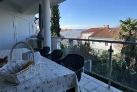 Otok Krk, Malinska - kuća 300 m2 sa pogledom na more, Malinska-Dubašnica, Дом