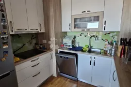 Prodaje se moderan stan u mirnom naselju u Varaždinu, Varaždin, Apartamento