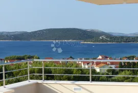 PREKRASNA VILA S BAZENOM I PANORAMSKIM POGLEDOM NA MORE, Vodice, بيت