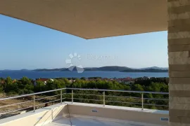 PREKRASNA VILA S BAZENOM I PANORAMSKIM POGLEDOM NA MORE, Vodice, بيت