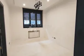 Trosoban stan s terasom u suterenu-Investicija, Zagreb, Appartment