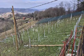 Šarmantna vikendica sa voćnjakom i vinogradom na brijegu okruženom dvorcima, Krapinske Toplice, بيت