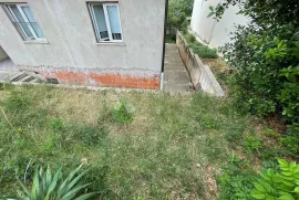 JEDNOSOBAN STAN S VRTOM - VIDIKOVAC, Pula, Flat