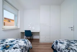 PREKRASAN STAN ZA NAJAM - GARAŽA I OSTAVA!, Pula, Apartamento