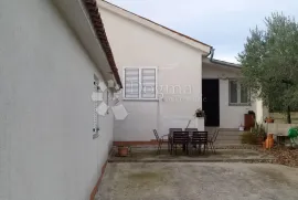 Kuca sa ogromnim potencijalom, Marčana, House