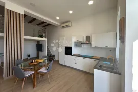 Etaža sa dvorištem iznad Opatije, Matulji, Apartamento